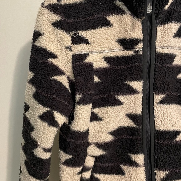 North Face Girls Jacket - Picture 4 of 7